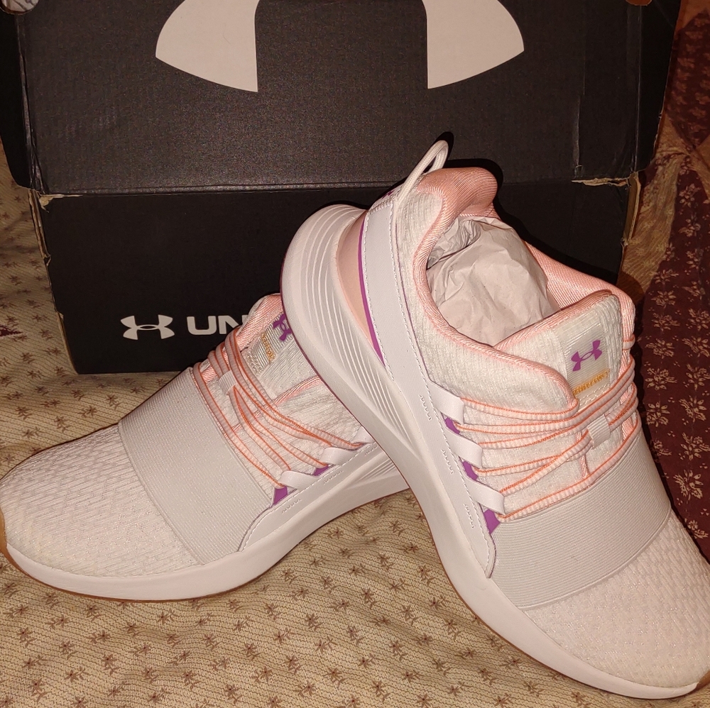 Under armour charged breathe tennis shoes